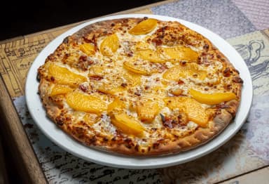 Pizza Prosciutto con Melocotón
