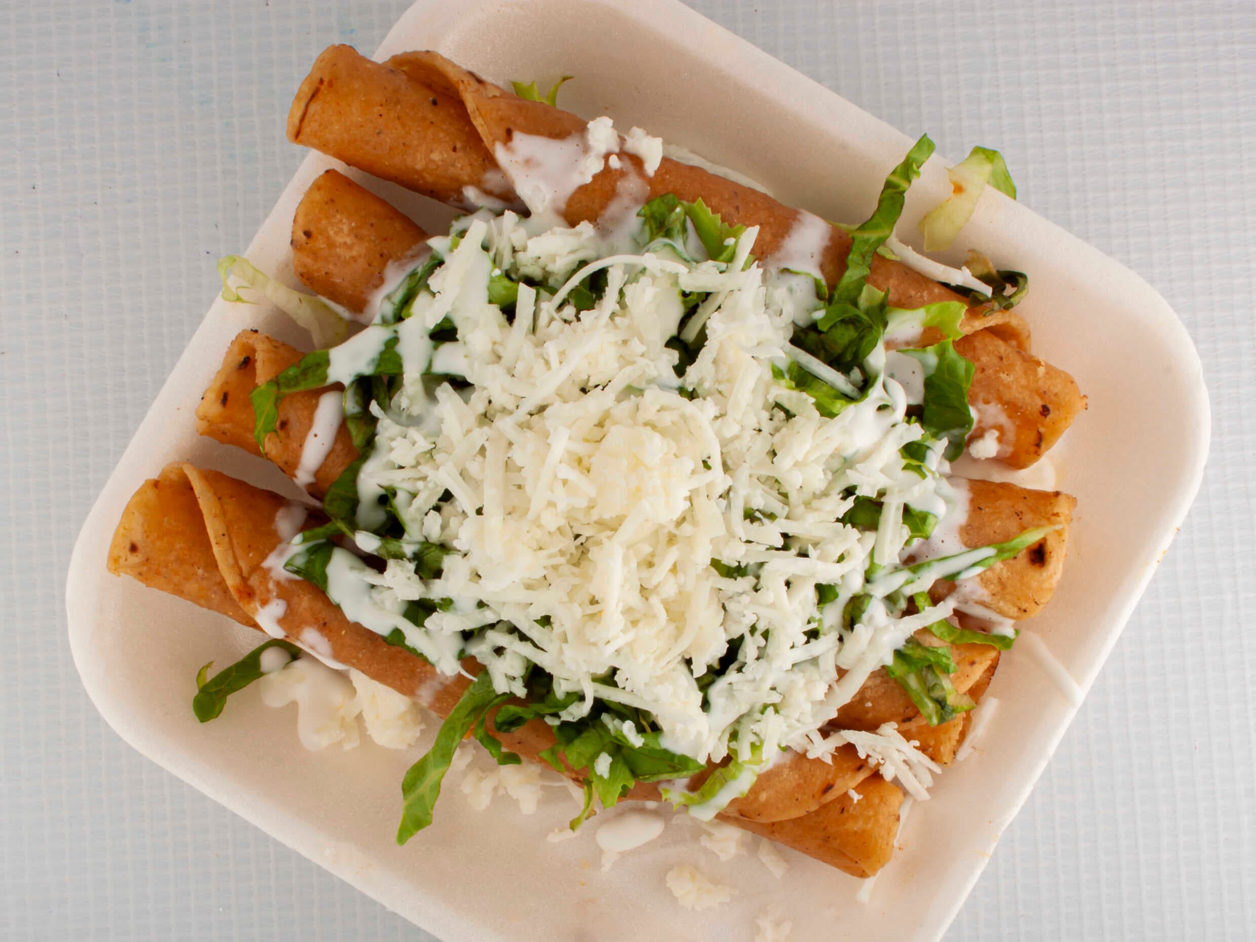 Tacos Dorados de Pollo
