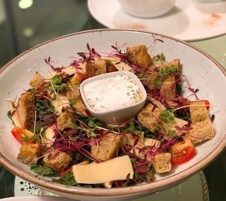 Ensalada Kale Cesar