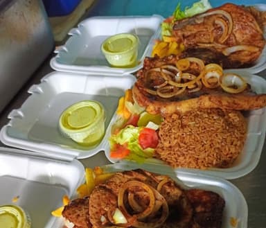 40- Bistec Empanizado con Papas y Ensalada