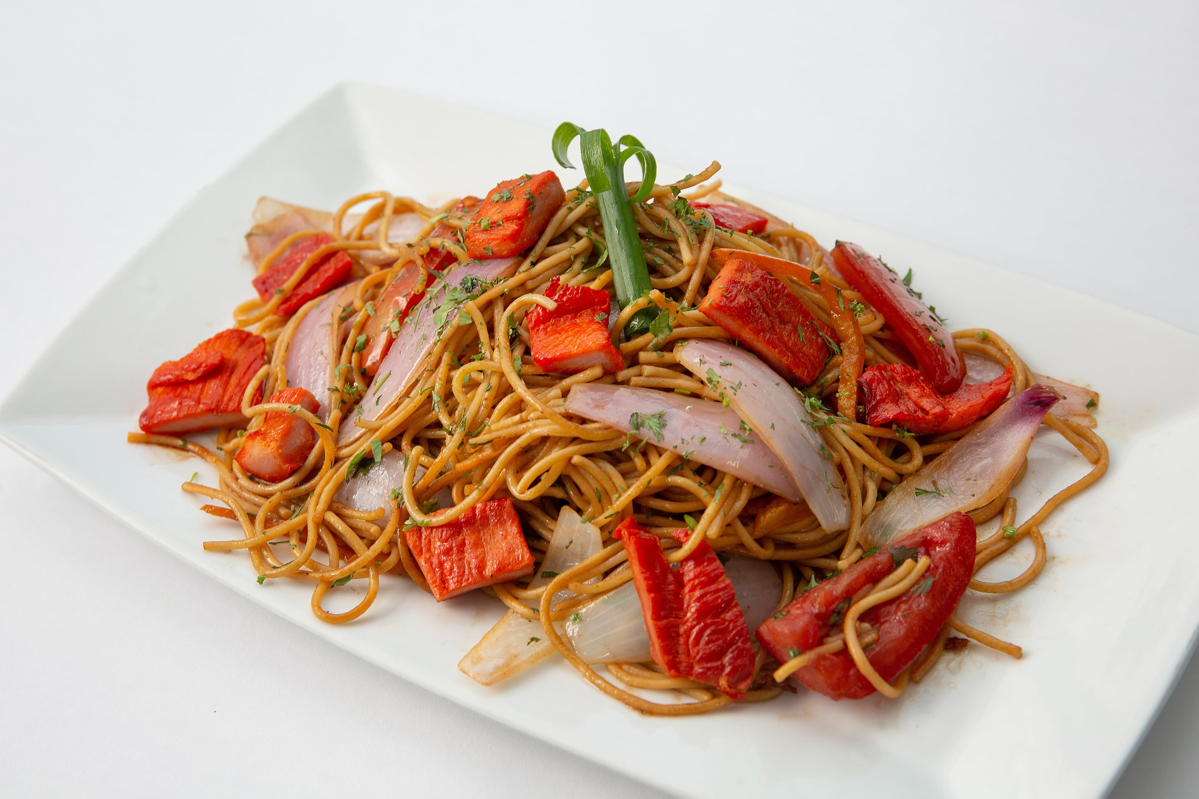 Tallarín Saltado de Cecina