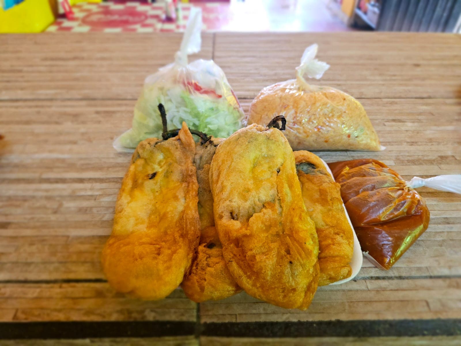 4 CHILES RELLENOS DE QUESO ( no agua)