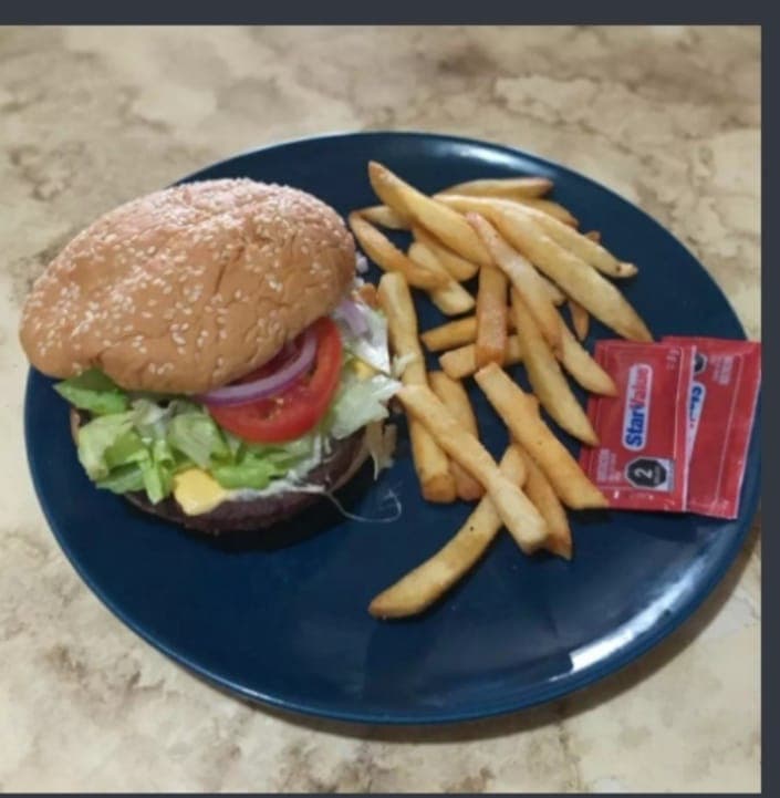 Hamburguesa con Papas de Res