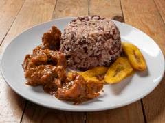 Gallo Pinto Con Carne En Salsa + Jugo Naranja