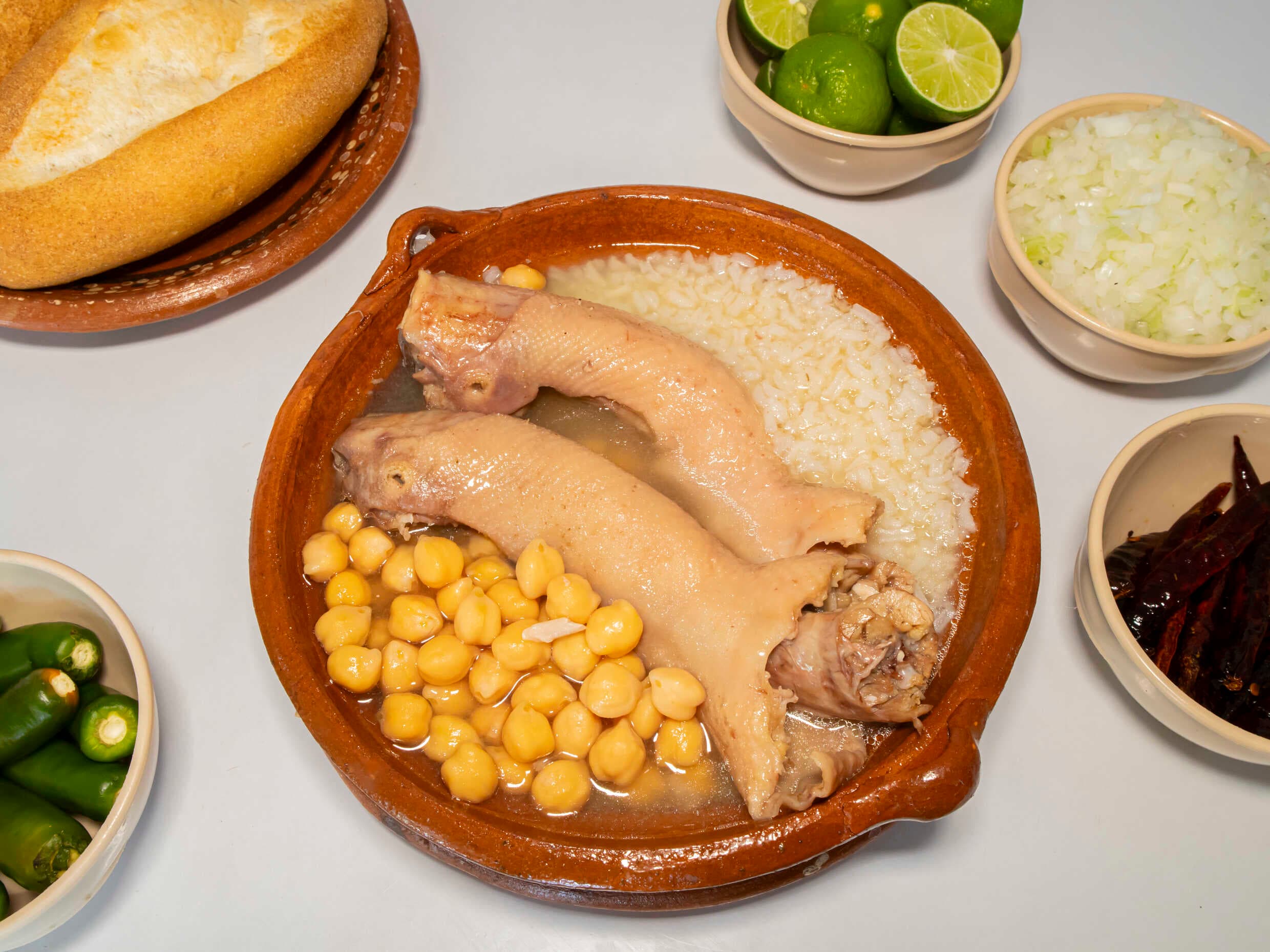 Caldos de Gallina con 2 Cabezas