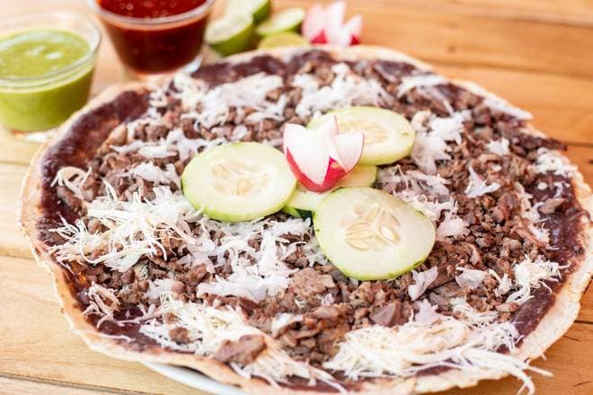 Tlayuda de Carne Asada (Tasajo)