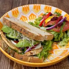 SANDWICH CON POLLO