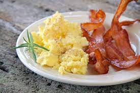 Huevos con Tocino