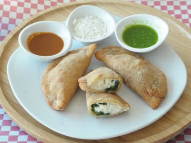 2 Empanada de Champiñones + 2 Emapandas de queso