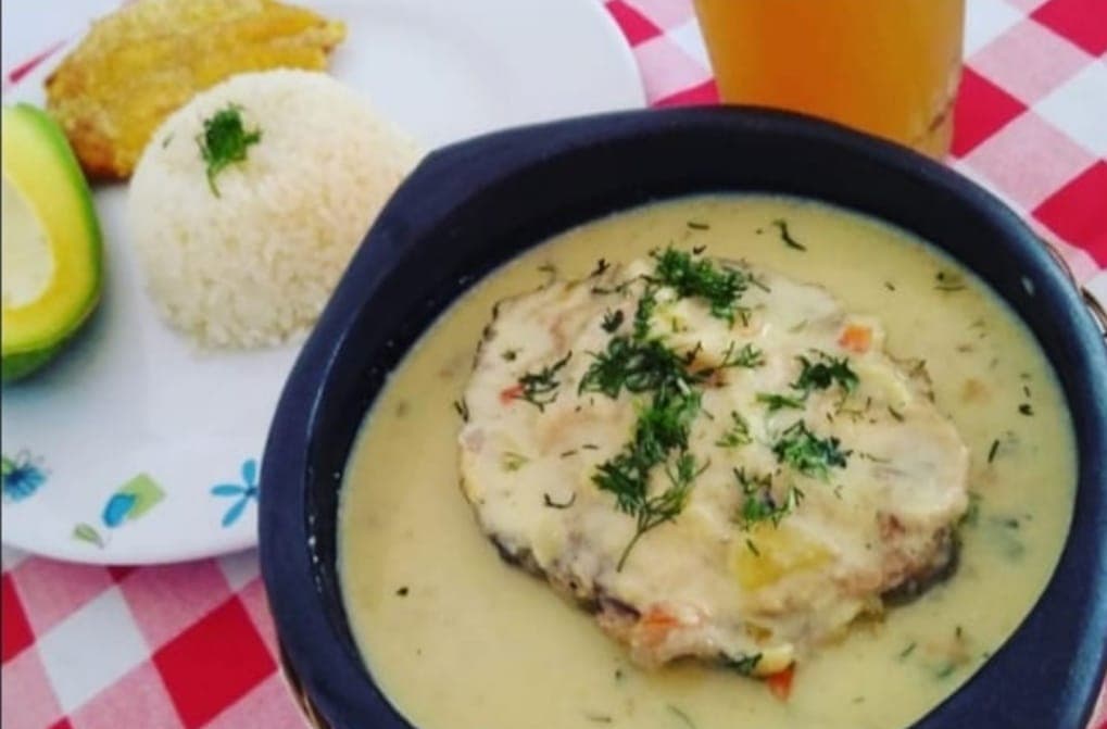 Bagre Criollo en Salsa de Camarón Completo
