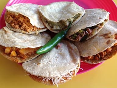Gordita de Mole C/Arroz