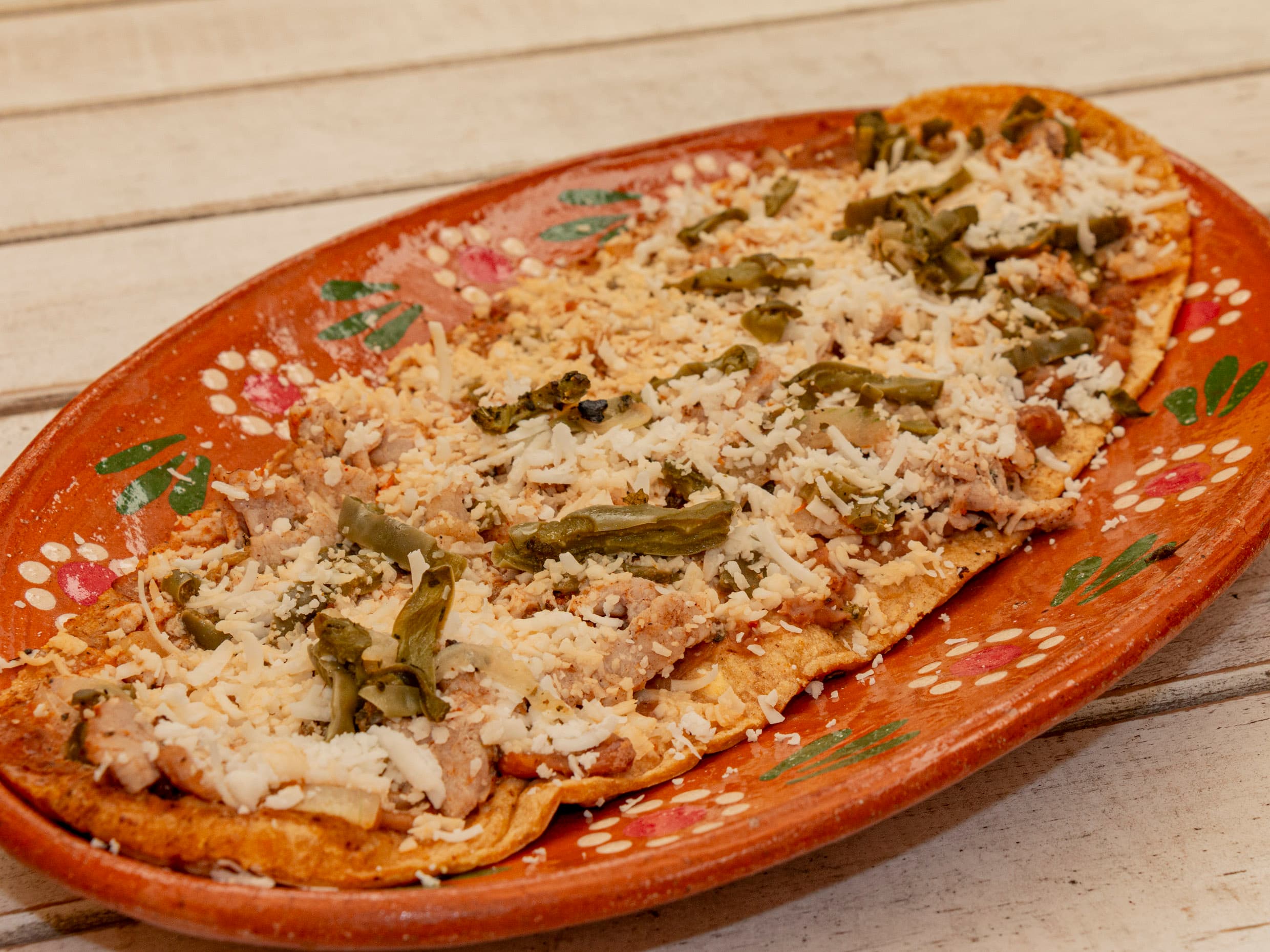 Huarache De Bistec Con Nopales