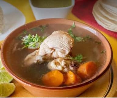Consomé de Pollo