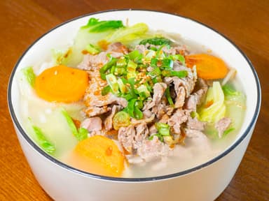 Sopa de Fideo con Carne Lomito