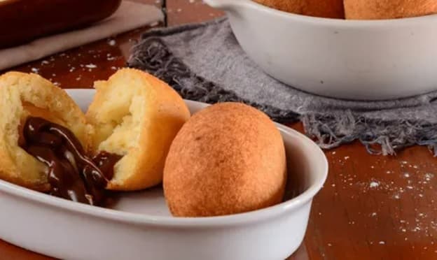 Buñuelo Relleno de Arequipe.