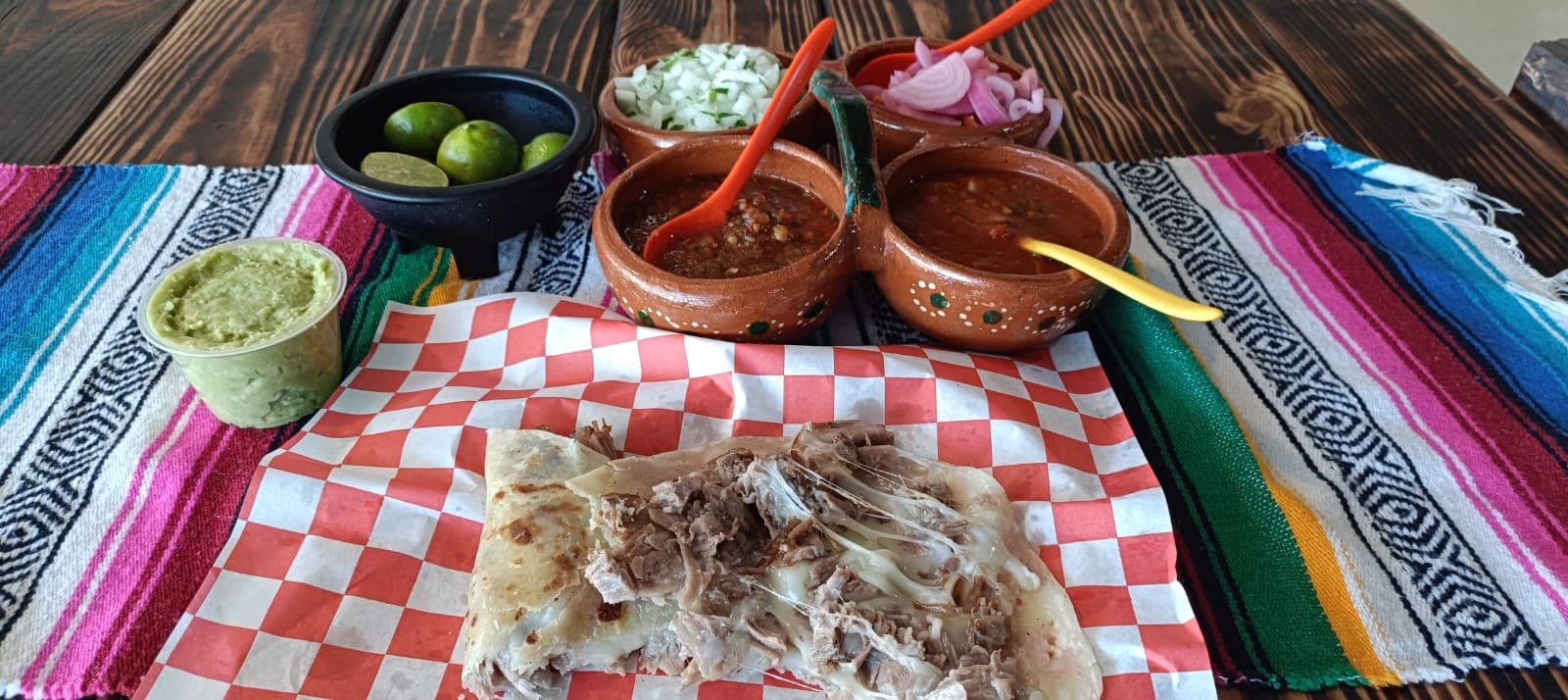 Quesadilla de Mixto con Carnita y Buche