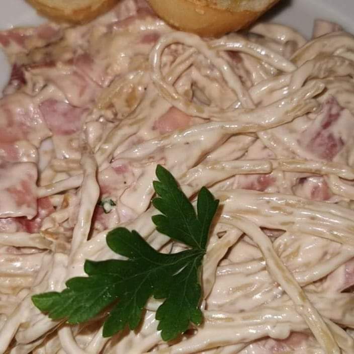 Espagueti y Pan con Ajo + Orden de Pan con Ajo