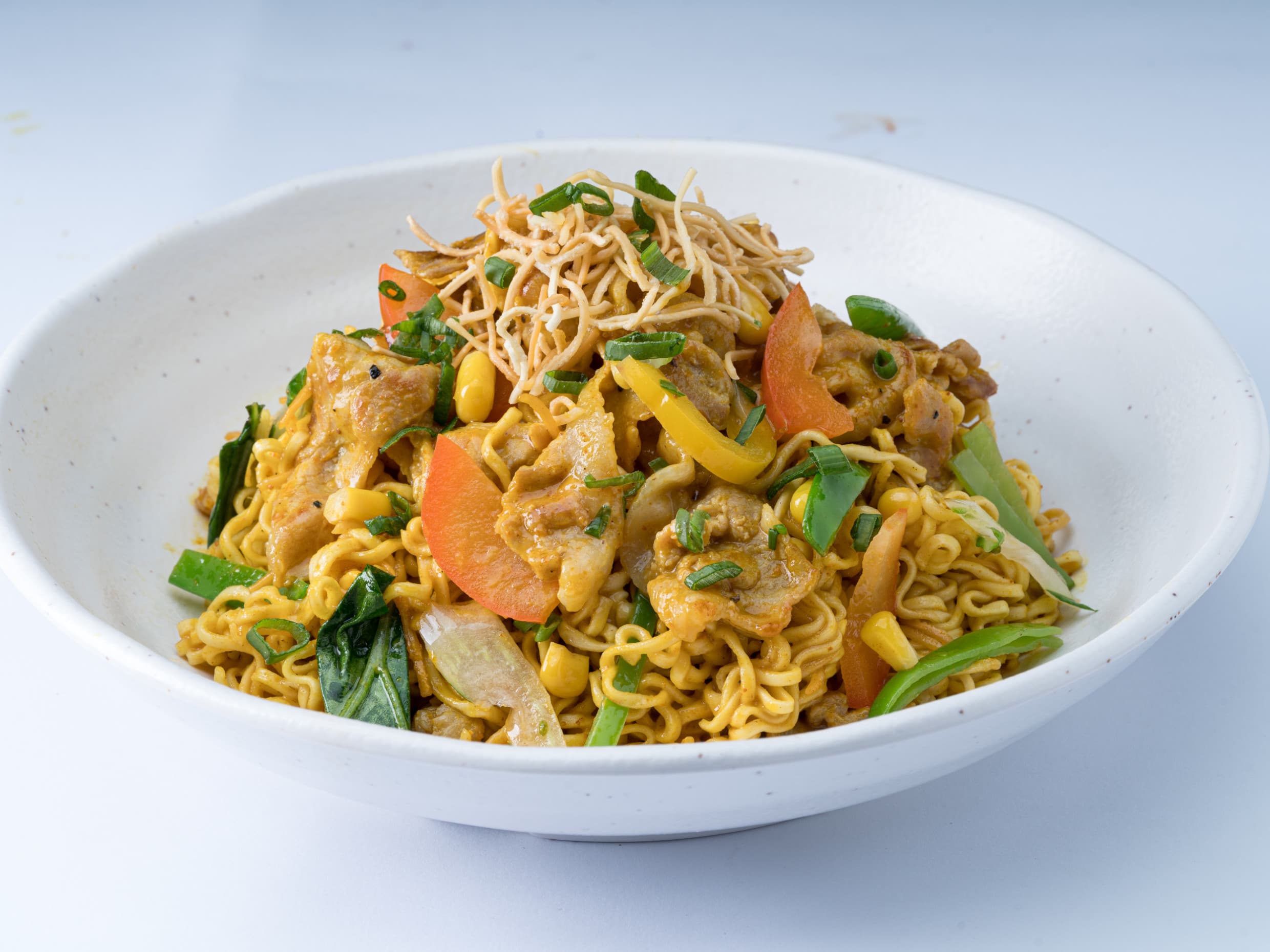 Noodles en Curry Con Pollo