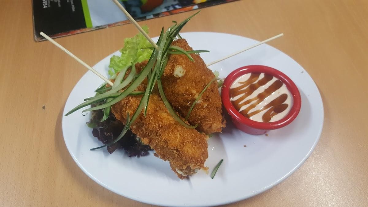 Brocheta cielo, mar y tierra