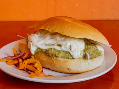 Torta de Mole con Queso