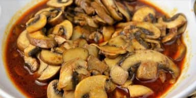 Champiñones al Ajillo
