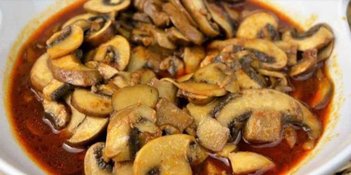 Champiñones al Ajillo