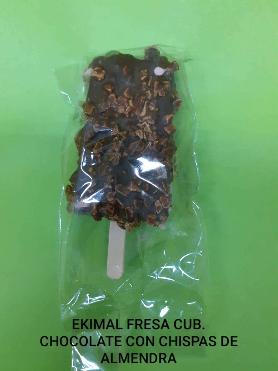 ESQUIMAL DE VAINILLA CON CHISPAS DE NUEZ