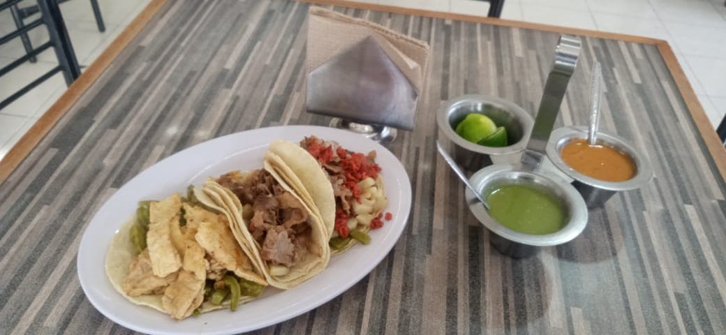 Tacos Dorados de Pechuga Deshebrada 4 Pzas