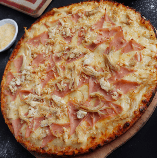 Pizza Jamón y Pollo