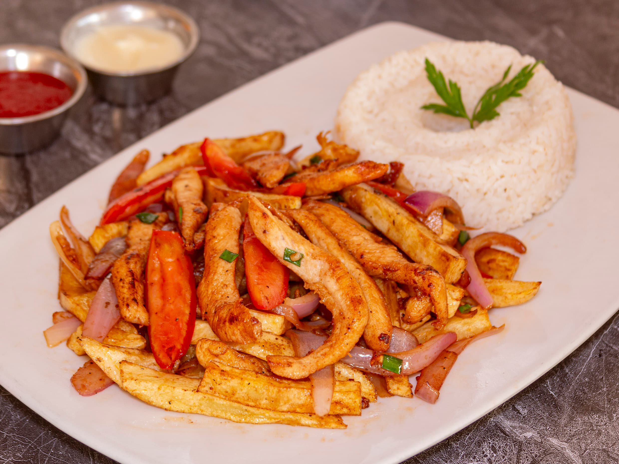 Pollo Saltado