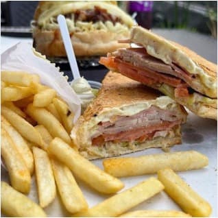 Sándwich Jamón y Queso