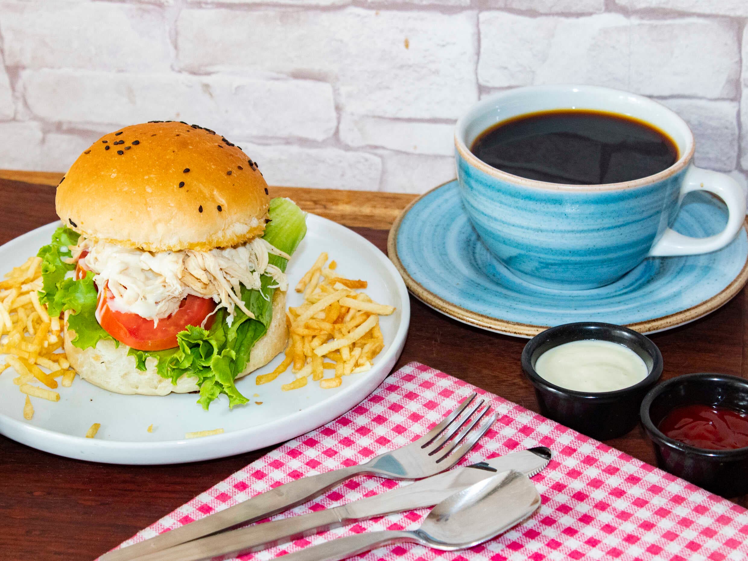 Sánguche de Pollo con Café 8 Oz