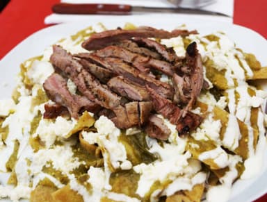 Chilaquiles con cecina natural
