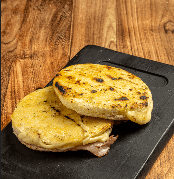 Arepa Jamón y Queso