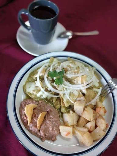 Jueves Chilaquiles sencillos con café incluido