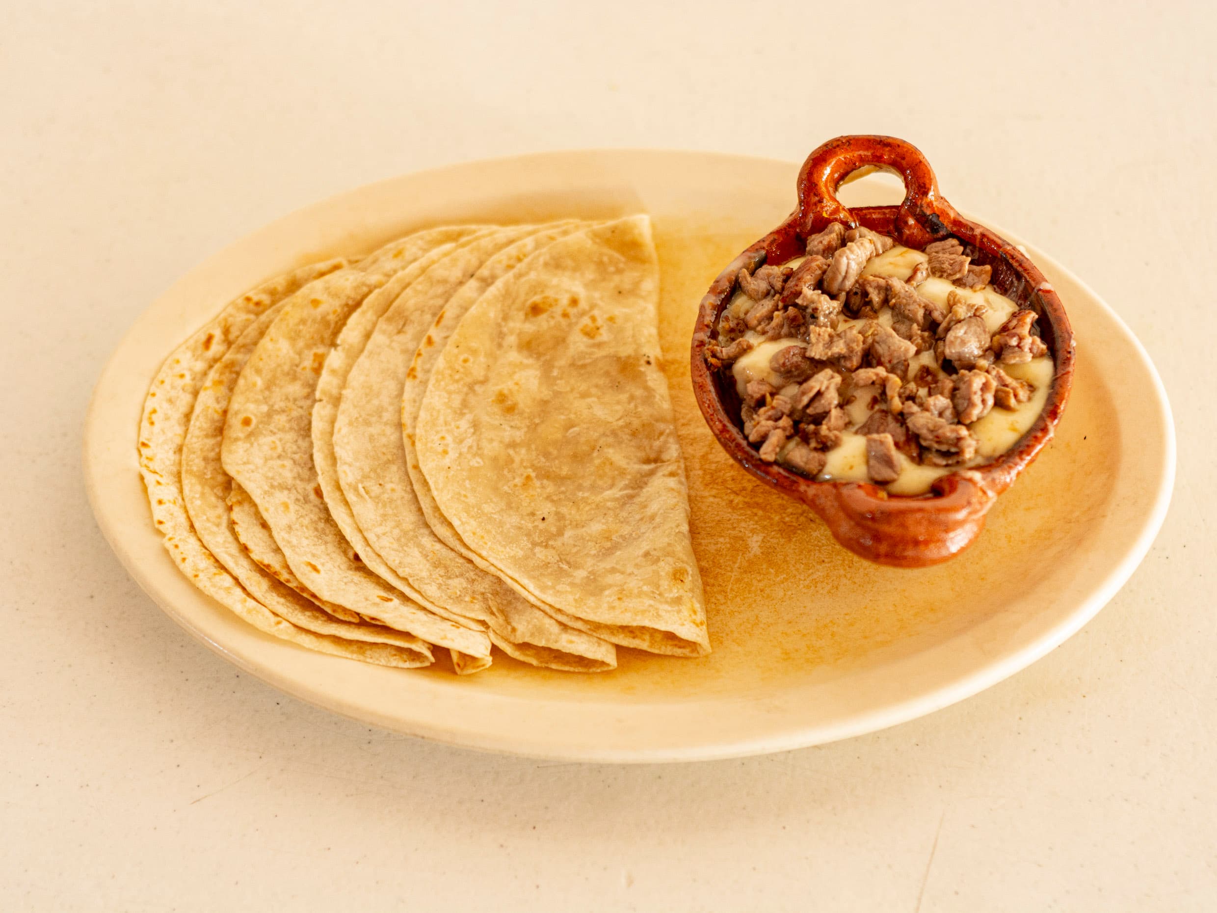 Queso Fundido con Carne