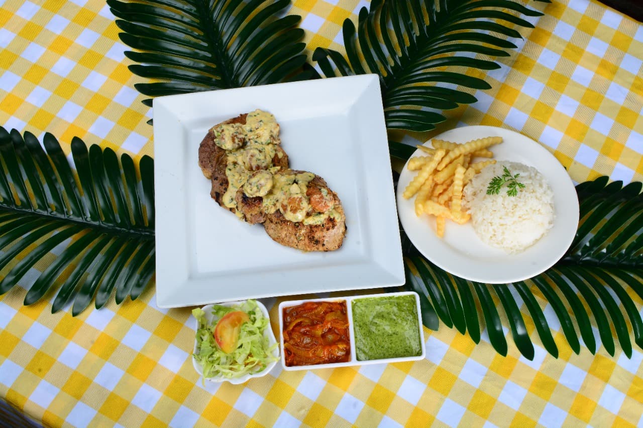 Lomo en Salsa de Camarón.