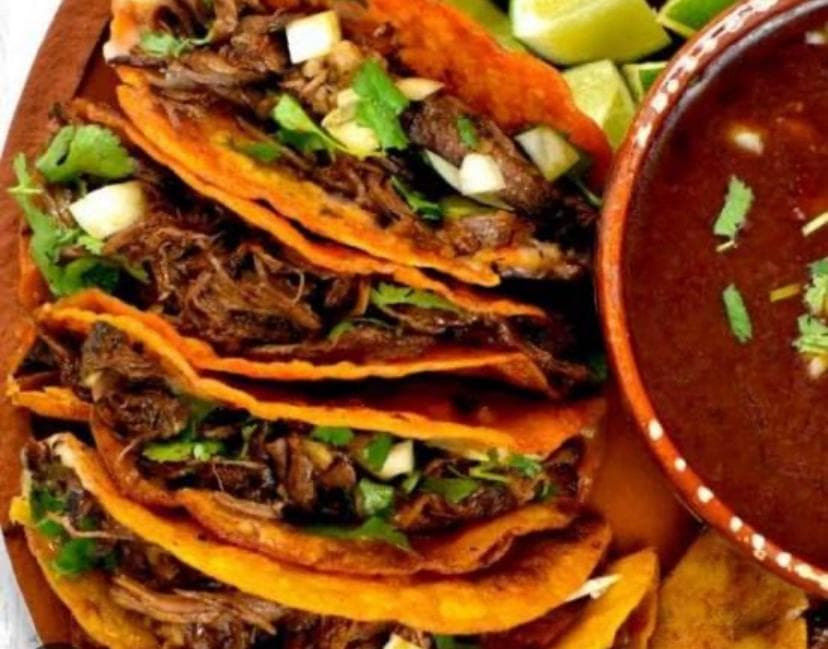 Consomé + Taco de Birria en Maíz