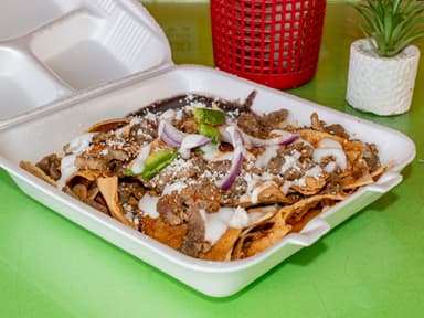 Chilaquiles con carne asada