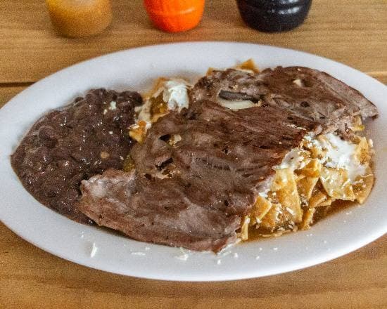 Chilaquiles con Arrachera