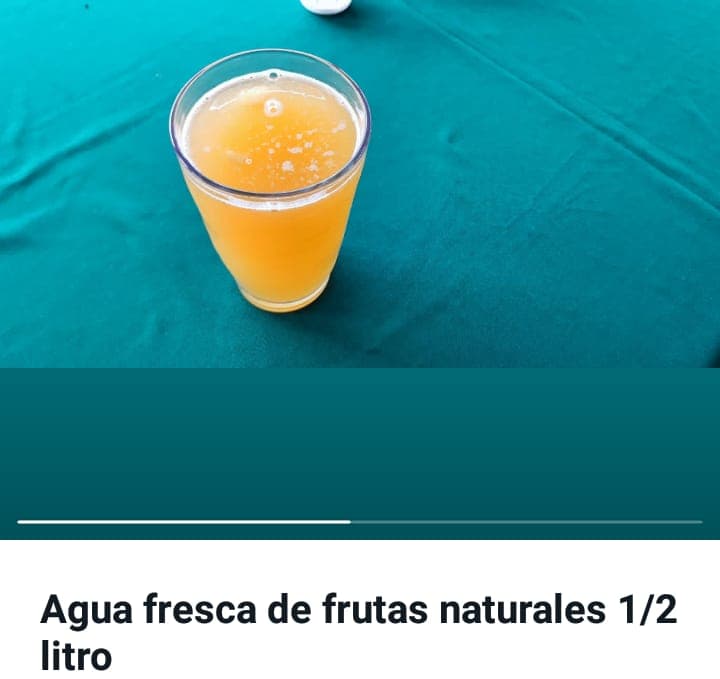 Agua Natural de Fruta de Temporada