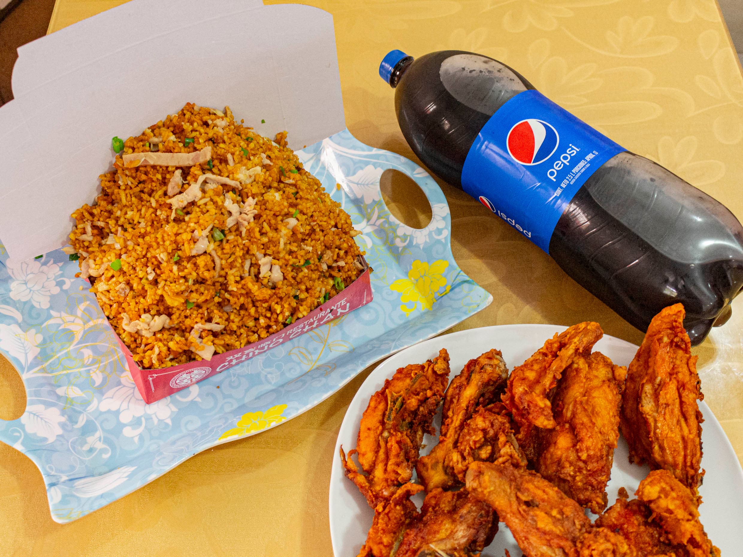 Caja Grande Arroz + 1 Pollo + Gaseosa