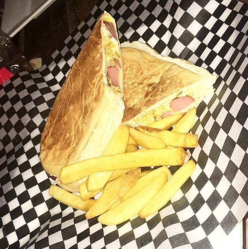 Perro a la Plancha + Papitas fristas