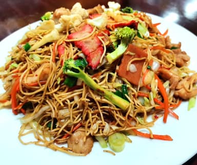Chop Suey Seco con Lechón  叉烧炒面