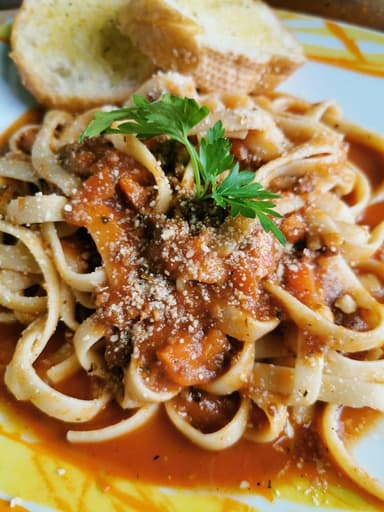 Fetuccini Bolognesa