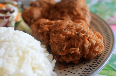 Presa de Pollo Apanada + Arroz + Gaseosa 250ml