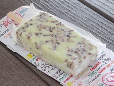 Paleta de Crema de Pistache con Nuez