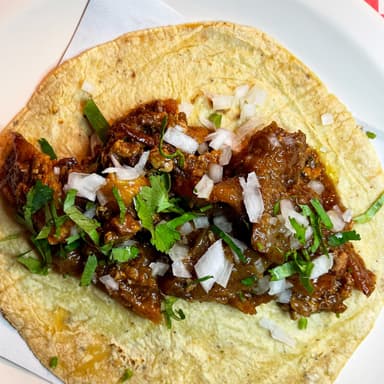 Chicharrón en Salsa Roja