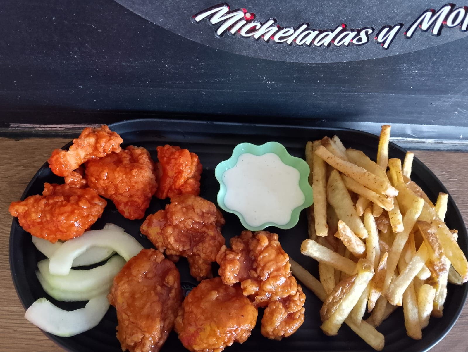 Boneless más Papas