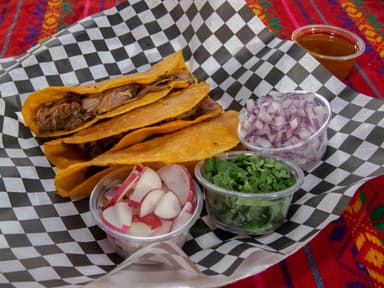 Orden de 3 Tacos de Birria.